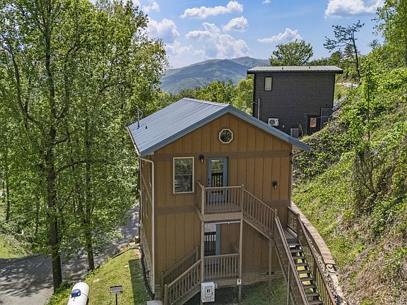 2nd image of 628 Woodland Dr