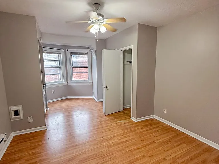 1121 Spruce St — Photo 3