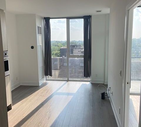 3rd image of 1 Belsize Dr #516