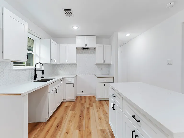 9324 Firnat St #B — Photo 6