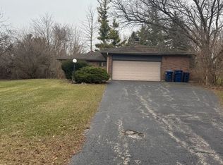39W607 Hemlock Dr, St Charles, IL 60175