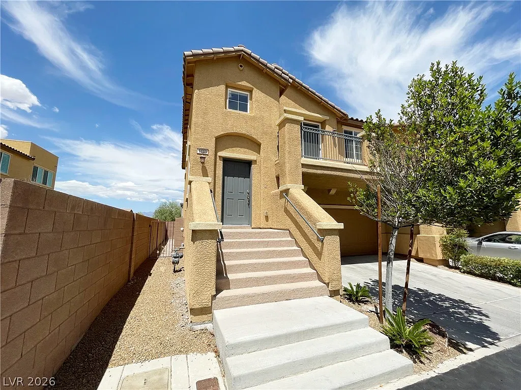 3 bed, 2.5 bath, 1680 sqft, $1,965 — Photo 3