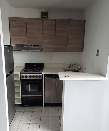 5th image of 3110 N Sheridan Rd APT 1207