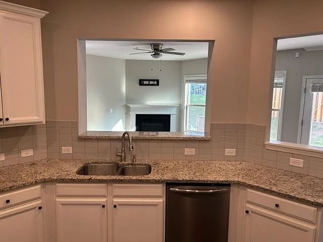 1235 Foxcroft Ln — Photo 6