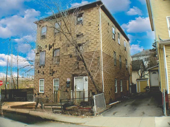 3 Diamond St, Worcester, MA 01610