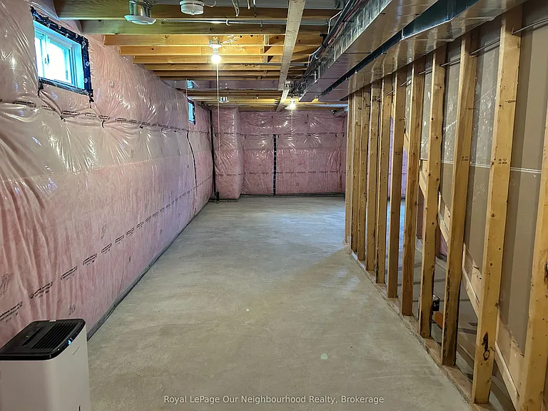 484 Joseph Gale St — Photo 24