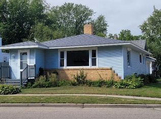 1601 Shore Dr, Marinette, WI 54143
