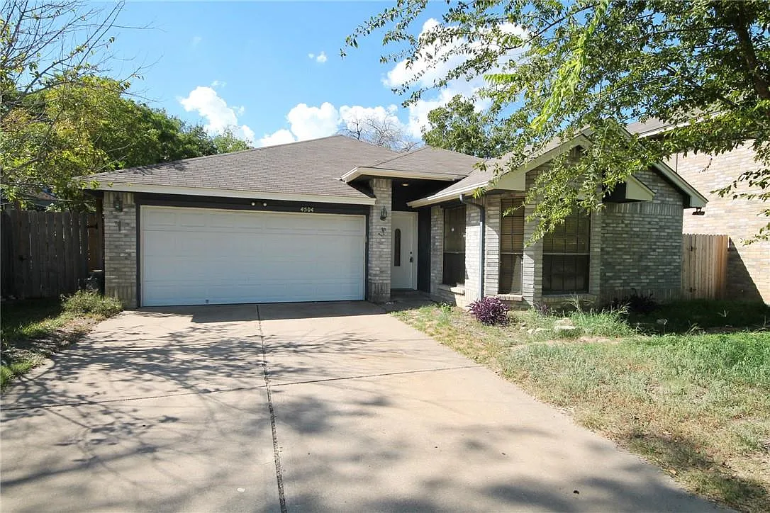 3 bed, 2.0 bath, 1515 sqft, $1,695 — Photo 1