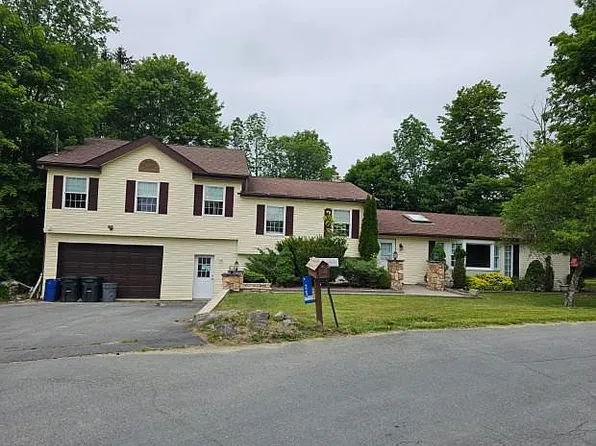 25 Stangel Dr, Woodbourne, NY 12788