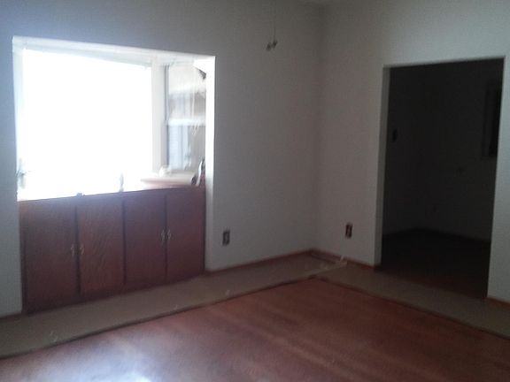 5th image of 205 W Argyle St