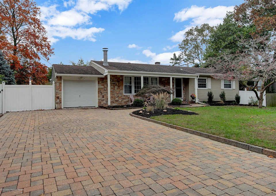 1st image of 1065 Fairview Dr