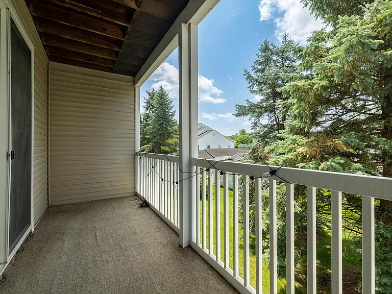 2906 N Knightsbridge Cir — Photo 3