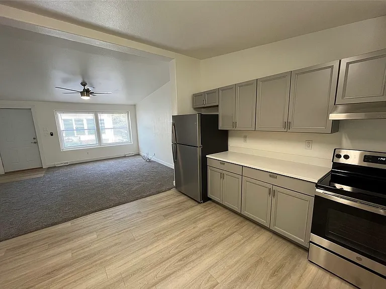 242 N Hooker St — Photo 3