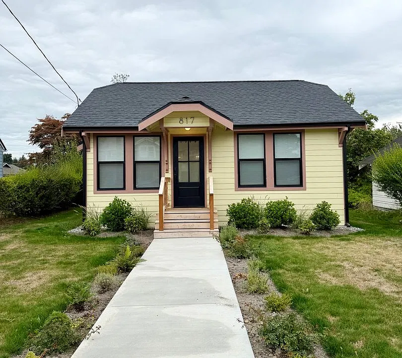 817 Central St
