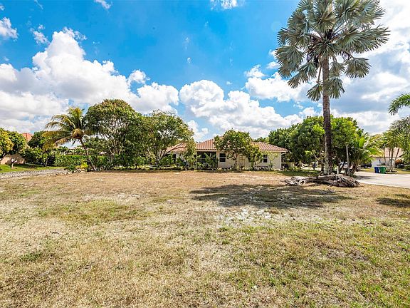 4th image of 5939 NW 52nd Street
