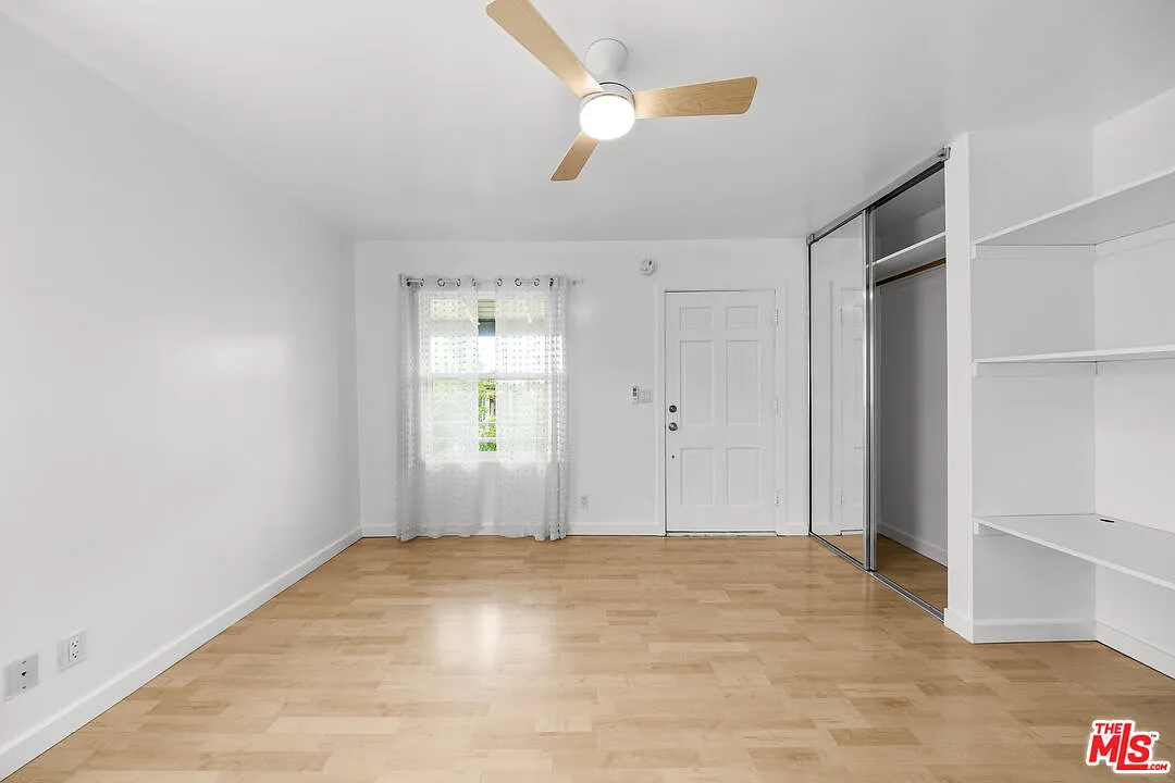 Studio, 1.0 bath, 300 sqft, $2,200 — Photo 2