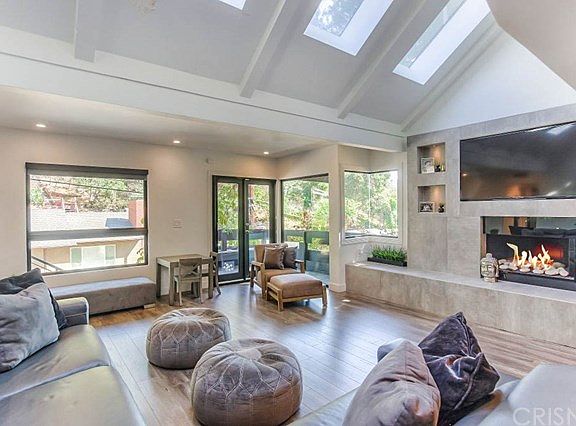2nd image of 3517 Laurelvale Dr