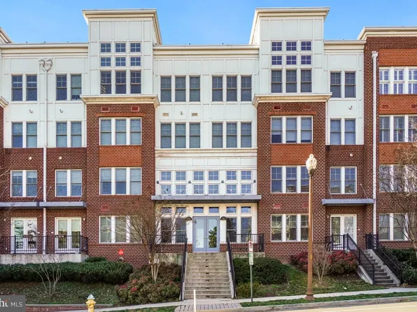 1418 N Rhodes St #B425, Arlington, VA 22209