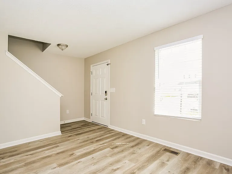 804 Zeller Dr — Photo 10
