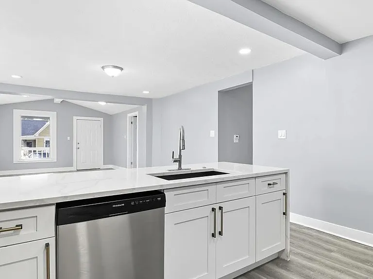 2109 Barth Ave — Photo 2