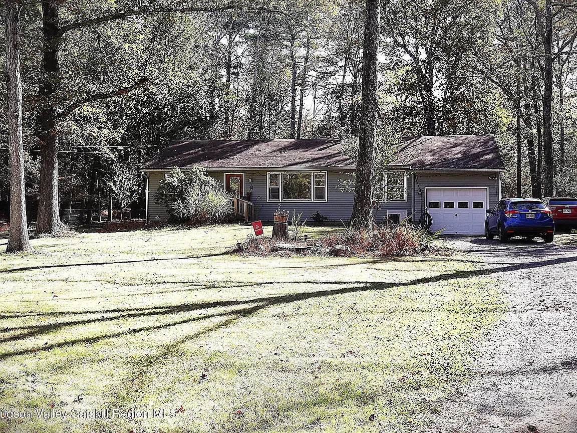 3 bed, 1033 sqft, $3,400 — Photo 2