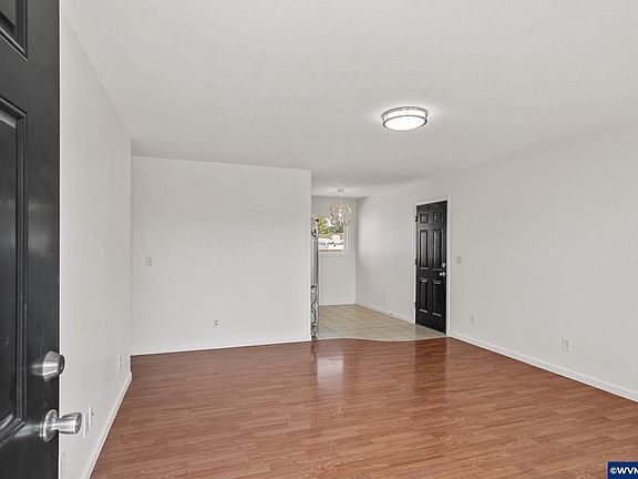 4th image of 2235 Hoyt St SE