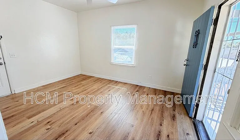 202 E Walnut St #216 — Photo 4