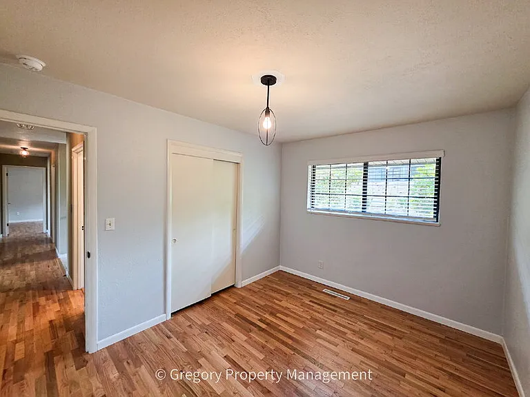 1715 Holbrook Ave — Photo 15