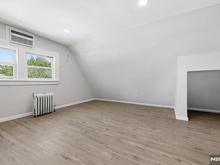 90 Dewitt Pl — Photo 14