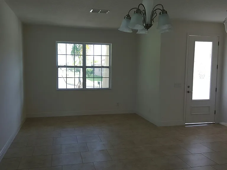 1065 Vinsetta Cir — Photo 3