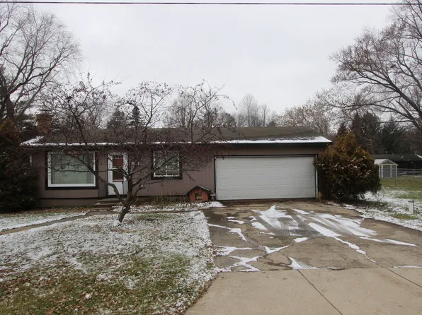 4605 W Shore Dr, Wonder Lake, IL 60097