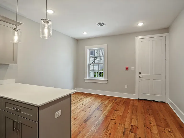 2617-19 Carondelet St #2619 — Photo 8