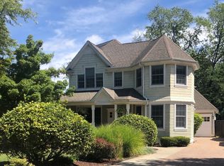 1243 Sherwood Rd, Highland Park, IL 60035