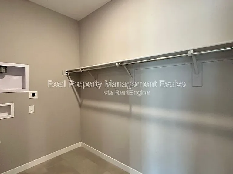 2244 W Laurie Ln — Photo 4