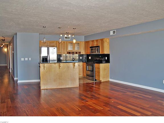 2nd image of 2222 Detroit Ave APT 911
