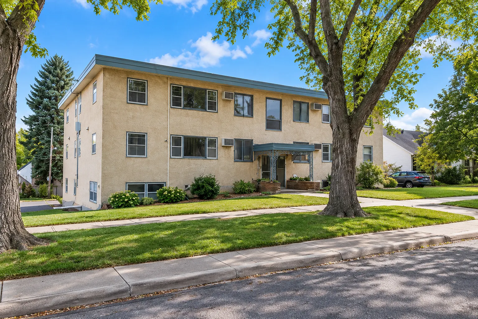 1 bed, $949 — Photo 1