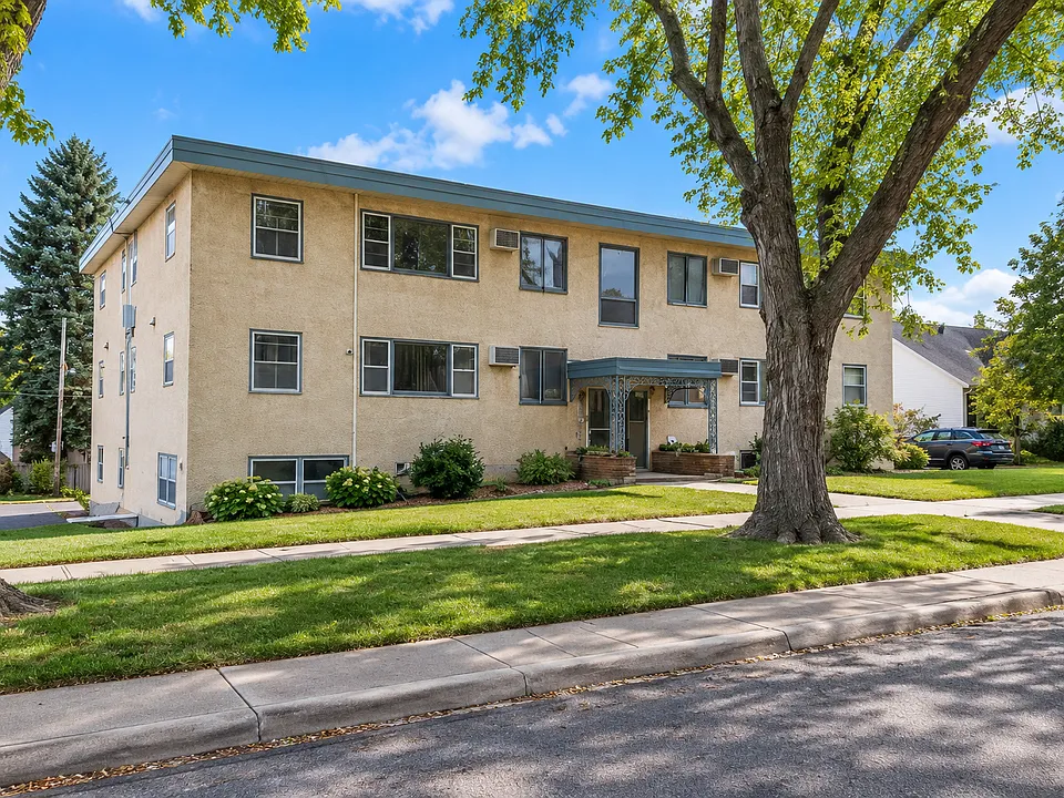 994 W Van Buren Ave