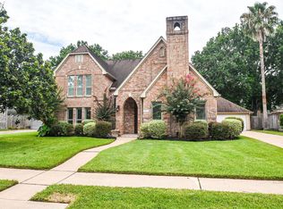 811 Sugarplum Cir, Sugar Land, TX 77498