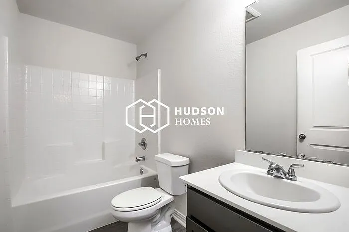 408 Jonathan St — Photo 12