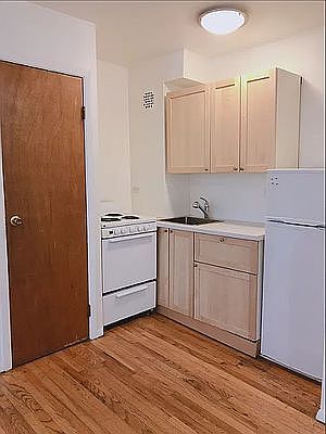 3rd image of 222 W 16th St #2N