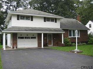 15 Santa Ln, Schenectady, NY 12306