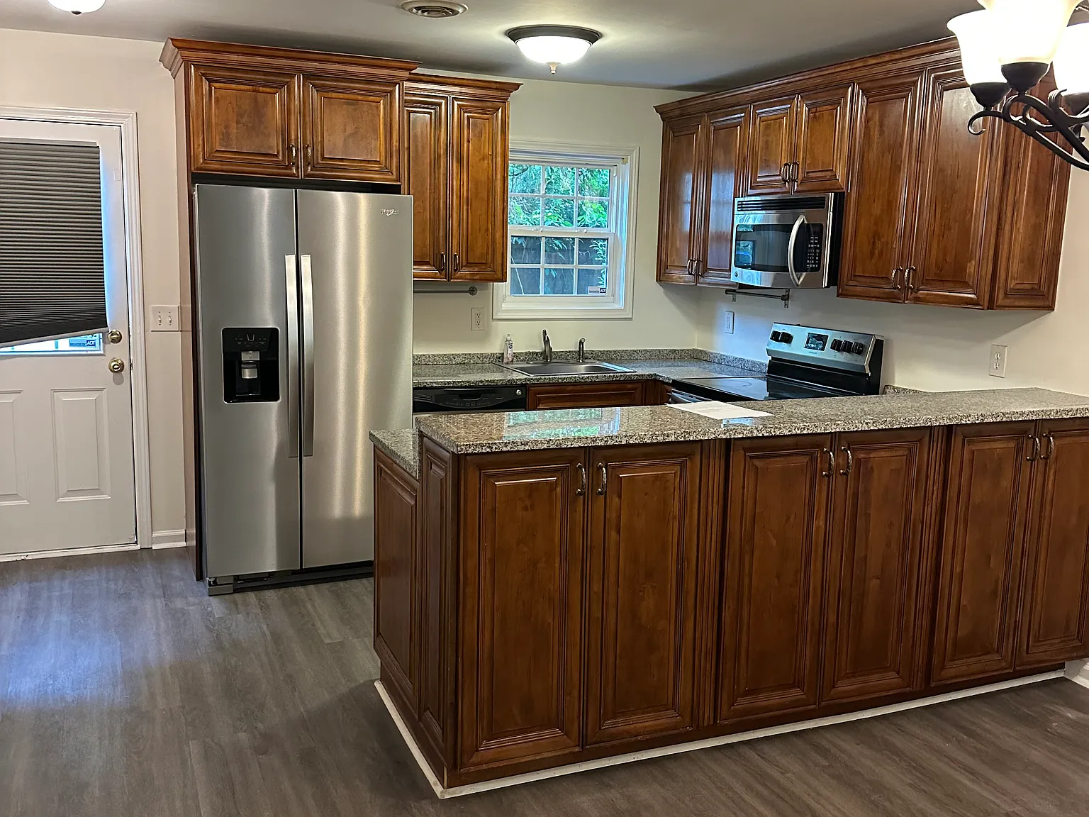 2 bed, 1.5 bath, 1000 sqft, $1,400 — Photo 2