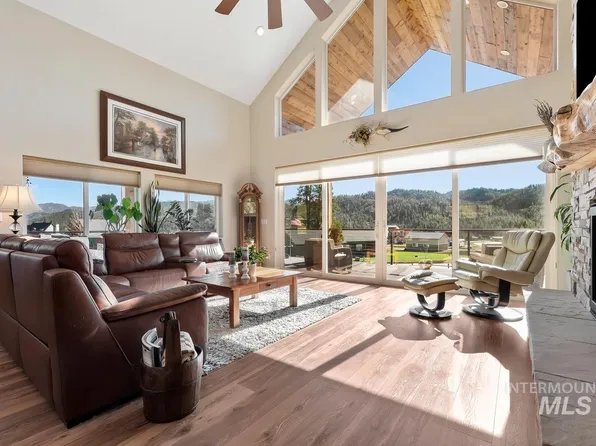 21 Open Rd, Garden Valley, ID 83622