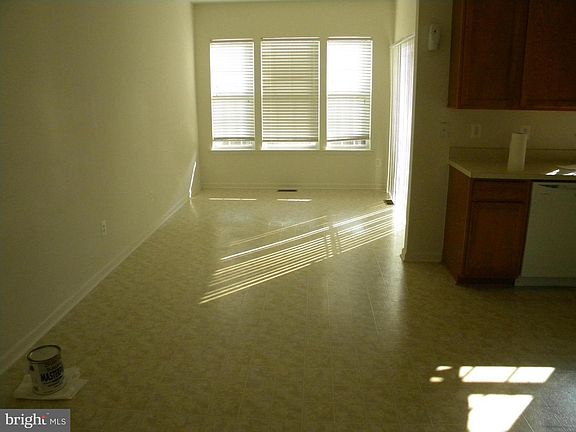 3rd image of 46076 W Westbury Blvd