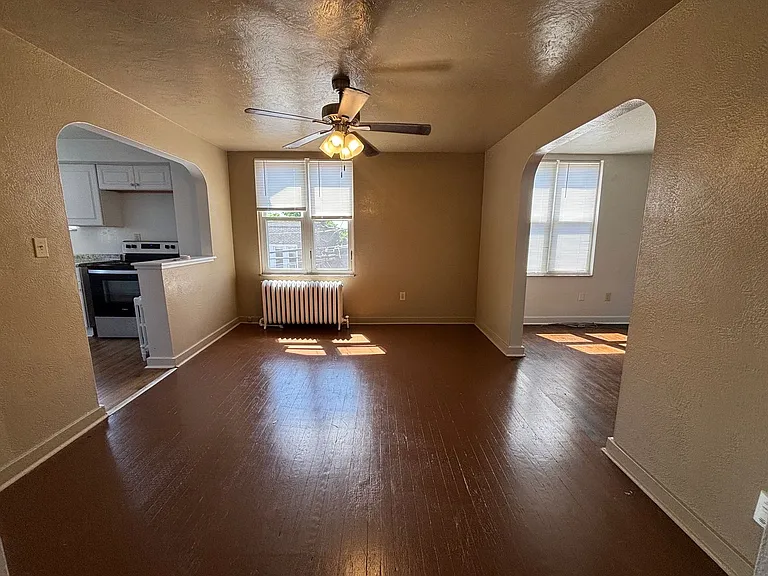 1300 Kelton Ave — Photo 11