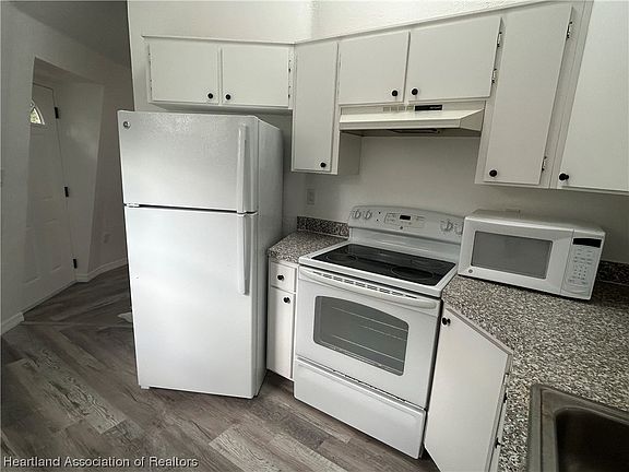 4th image of 414 Holmes Ave