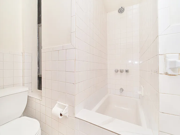 230 E 25th St #4E — Photo 5