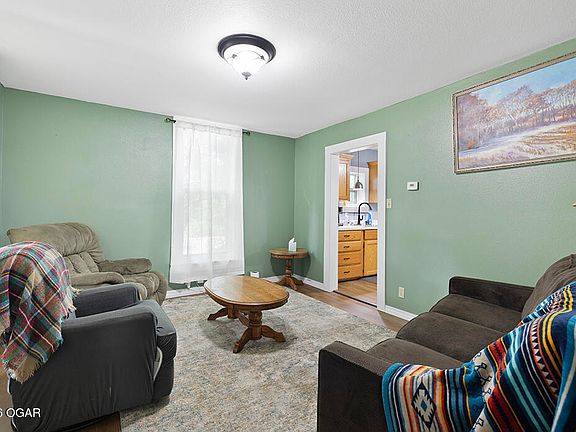 5th image of 609 S College St