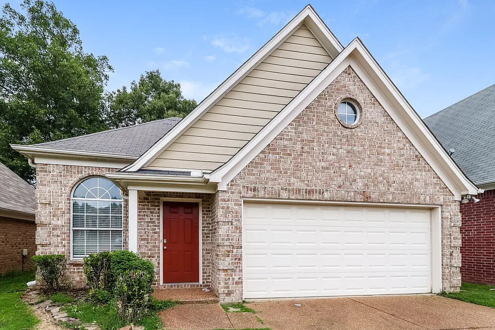 3 bed, 2.0 bath, 1285 sqft, $1,720 — Photo 1