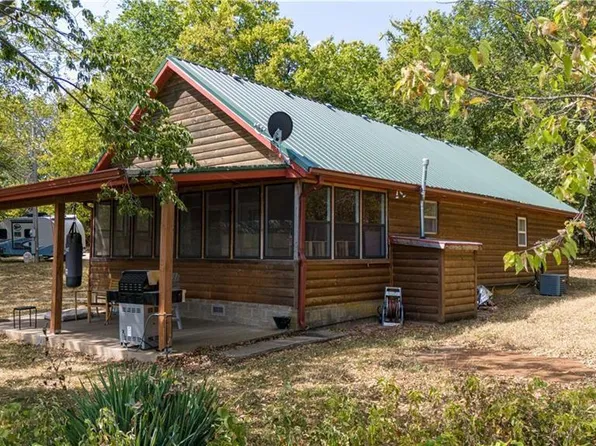 1447 2300th St, Iola, KS 66749